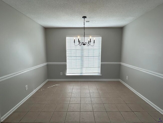Building Photo - 166 Holly Pointe