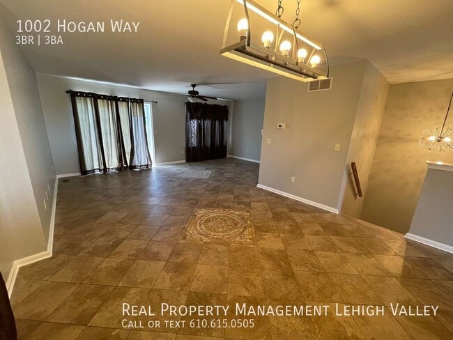 Building Photo - 1002 Hogan Way