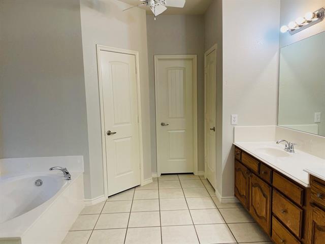 Building Photo - 5929 Desperado Dr