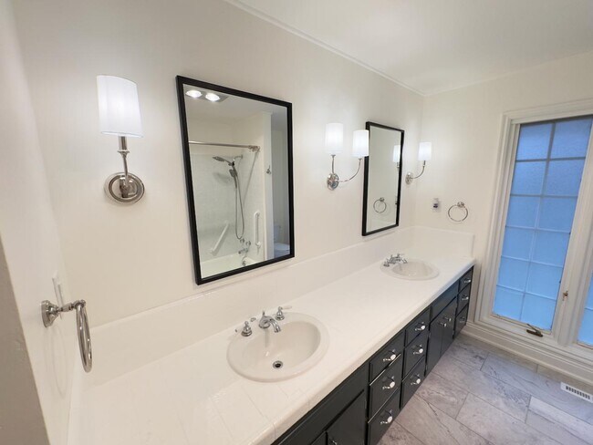 Building Photo - 3207 Apache Ln