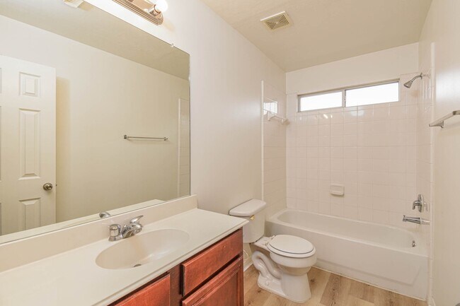 Building Photo - 6519 Floral Glen Ln