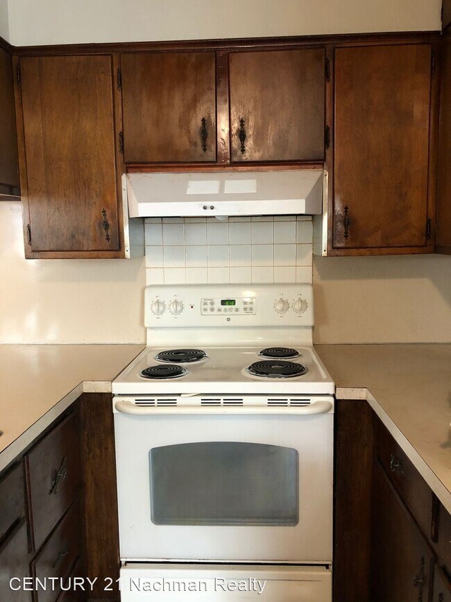 Building Photo - 3 br, 1 bath House - 20 W Southampton Avenue