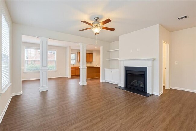 Building Photo - 3879 Brockenhurst Dr