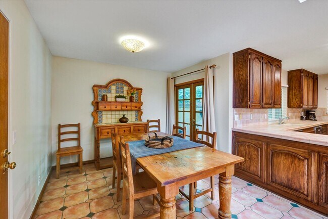 Building Photo - 5-Bedroom Home in Desirable Friendly Hills...