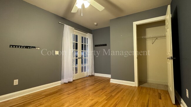 Building Photo - 4BR/3BA Well appointed home in the gated c...