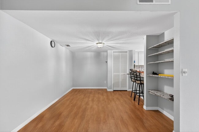 Building Photo - Cozy 3 Bedroom Available in Tampa!