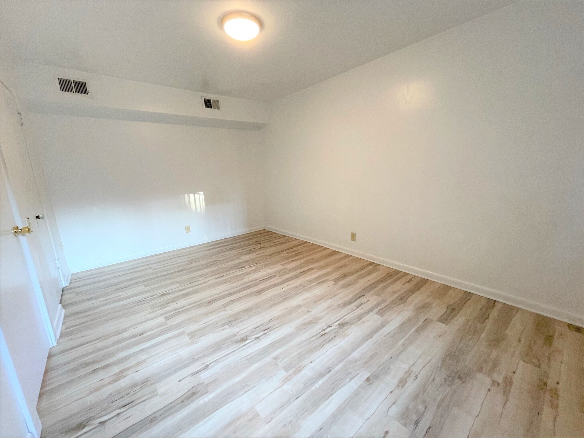 Building Photo - 5712 Phillips Ave