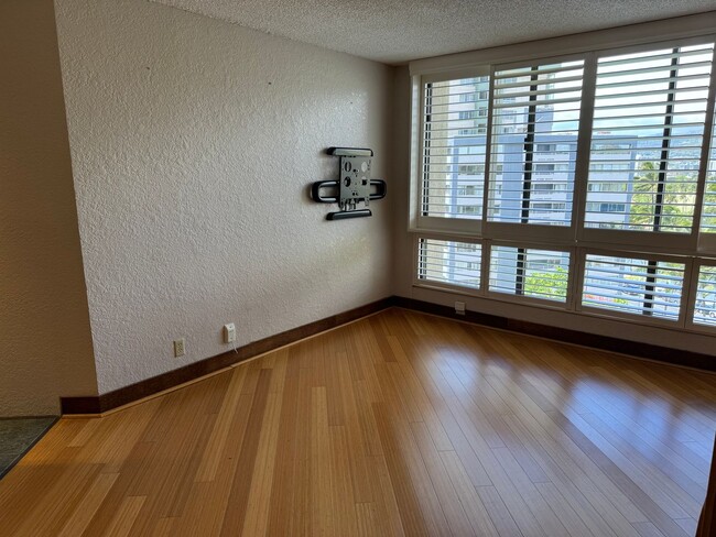 Building Photo - LILIUOKALANI GARDENS, STUDIO/1/1, FULL KITCHEN, GARDEN VIEWS