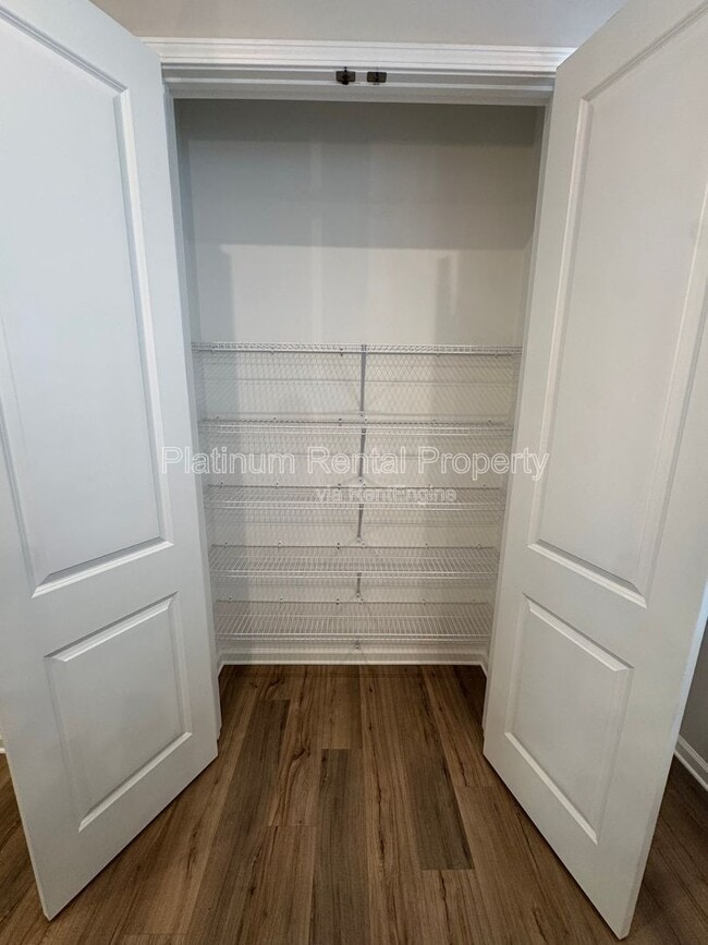 Building Photo - 137 Pacer Pl