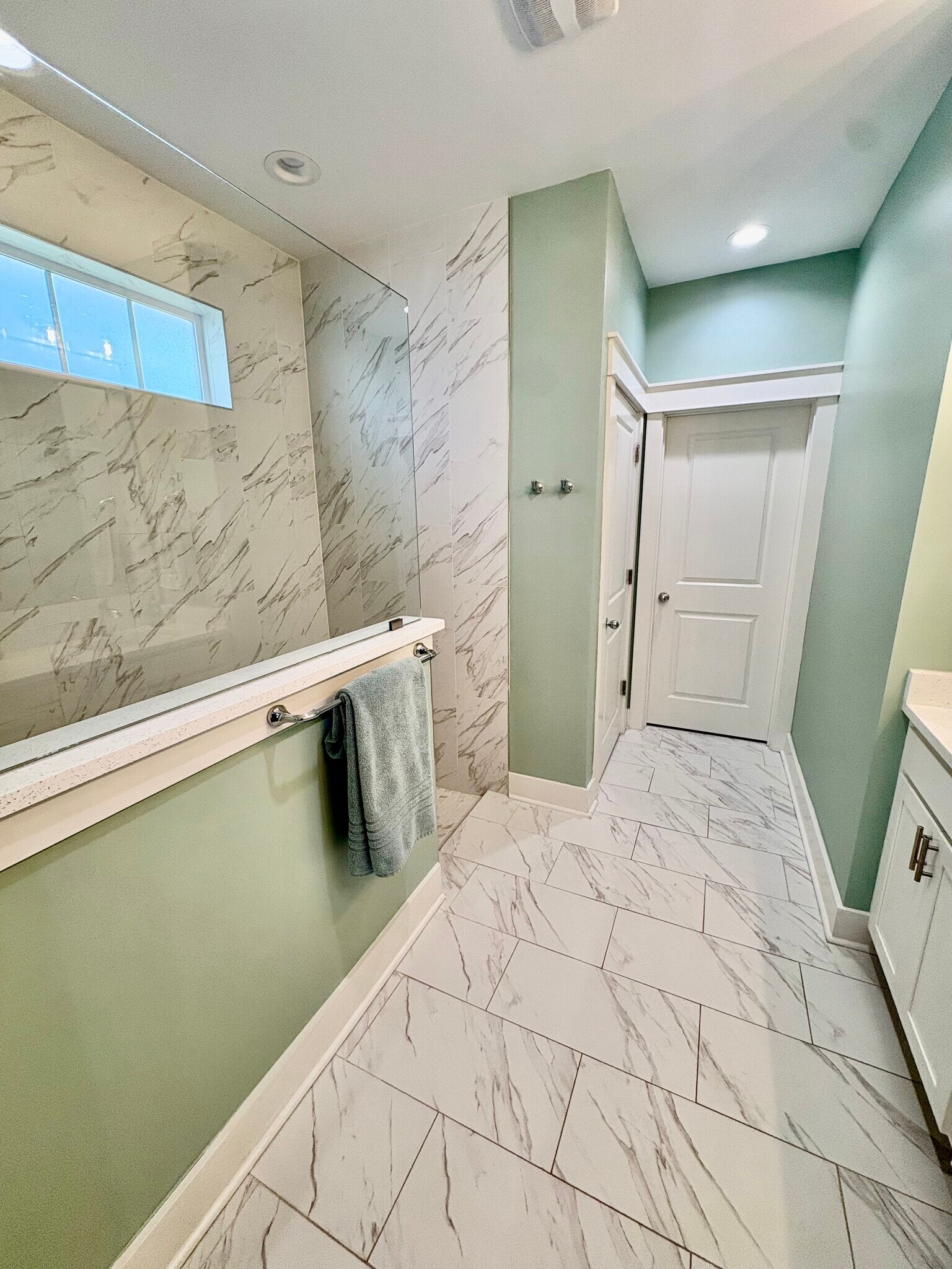 Building Photo - 454 Locksley Dr