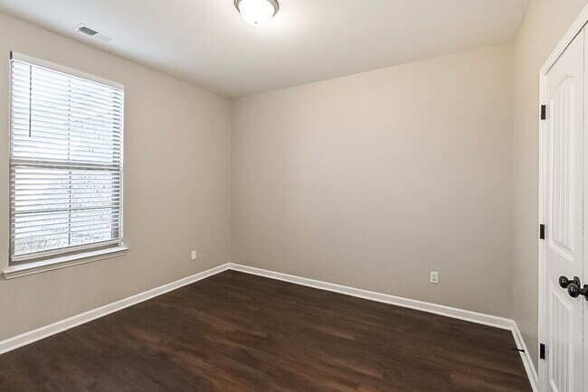 Building Photo - 75 Briar Hollow Ln