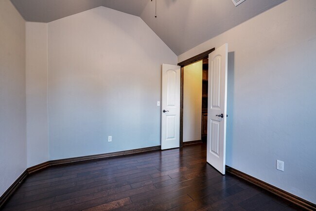 Building Photo - 812 Ryan Rd