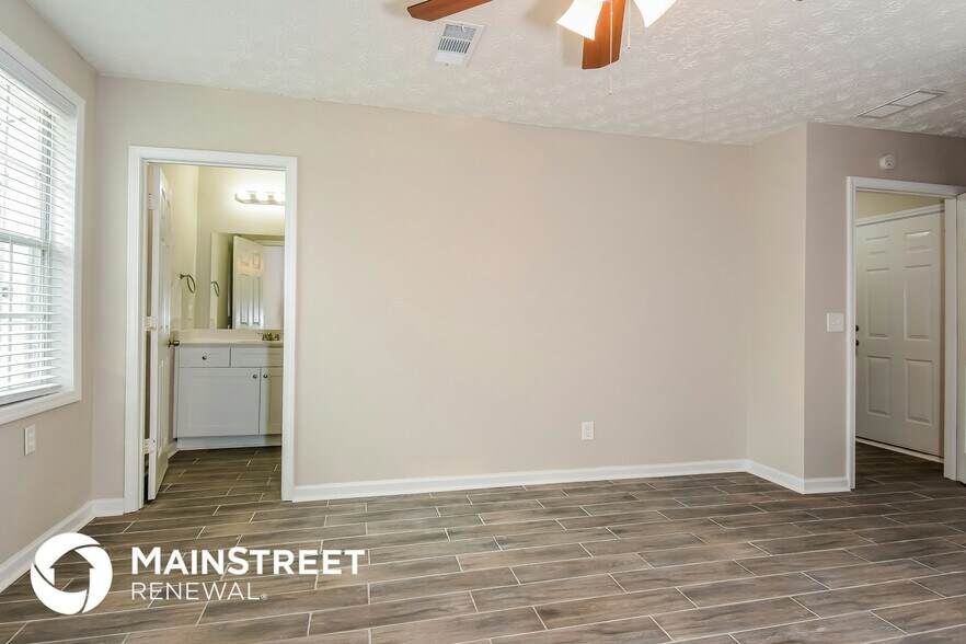 Building Photo - 3715 Meadowview Dr