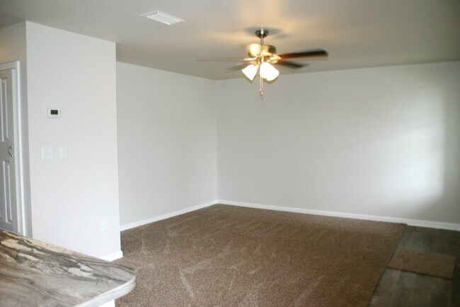 Building Photo - Valley Green Apartments