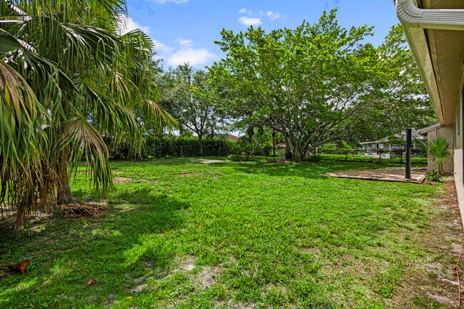 Building Photo - 766 SW Belmont Cir