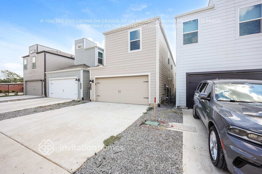 Building Photo - 7175 Blue Jay Way