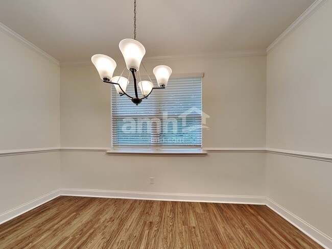 Building Photo - 215 Swan Dr