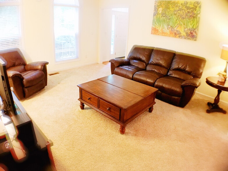 Living Room-2019 - 1522 Heritage Lake Dr