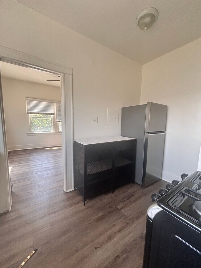 Building Photo - Studio with a view. Close to DTLA, Eagle R...