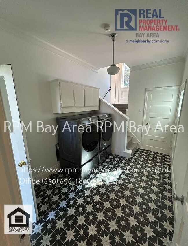 Building Photo - Luxury Family Oasis with Pool in San Mateo...