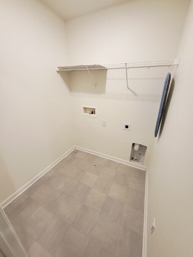 Building Photo - 597 Bloomover St