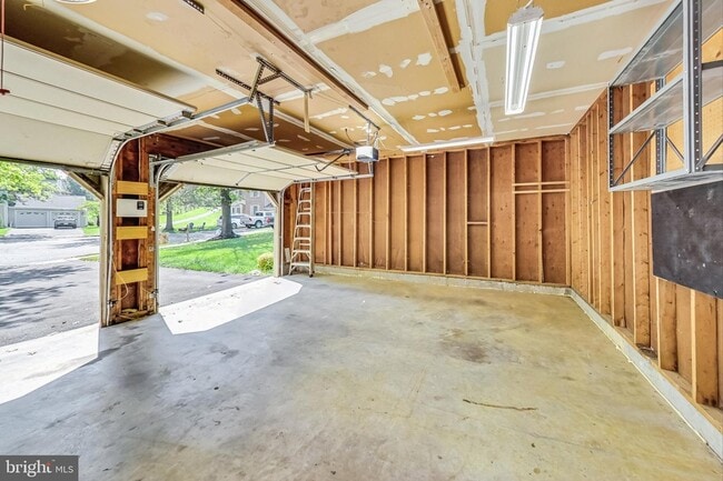 Building Photo - 6104 Cool Spring Terrace S