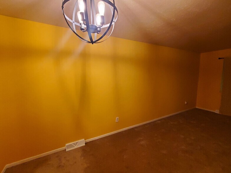 Building Photo - 23755 Banbury Cir
