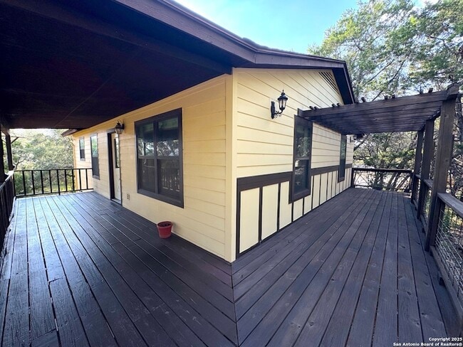 Building Photo - 776 Lookout Dr