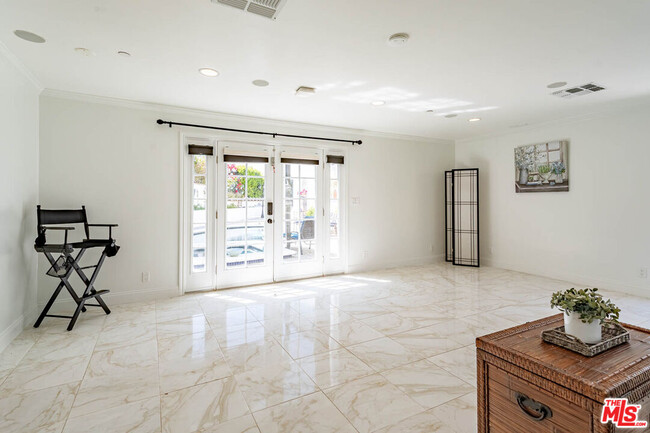 Building Photo - 3319 Clifden Ln