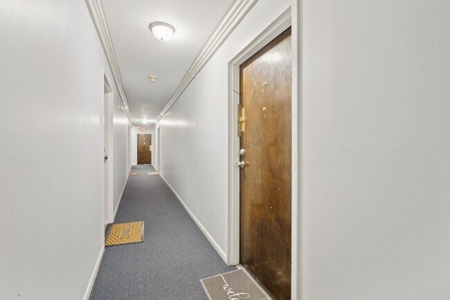 Building Photo - 56 68th St