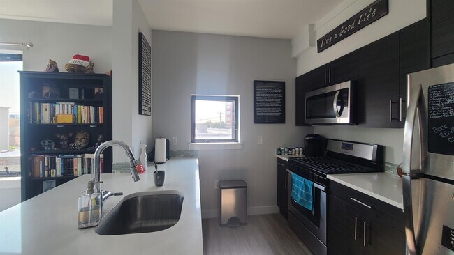 Building Photo - 5711 Washington St