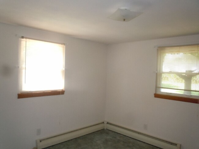 Building Photo - 4 Bedroom 3 Bath Home on Over an Acre!!