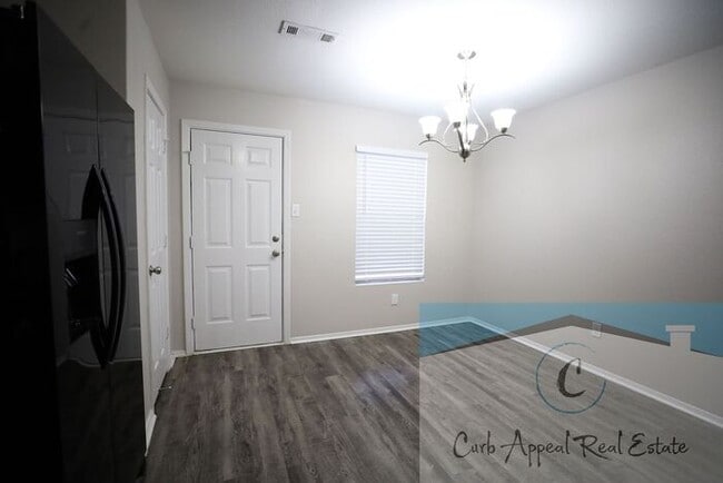 Building Photo - Beautiful 4 bed, 2 bath home with fenced back yard - Nettleton!!