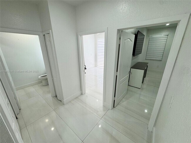 Building Photo - 4351 SW 160th Ave