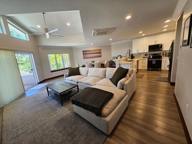 Building Photo - Turn-key Fully Furnished in Paradise Ridge...