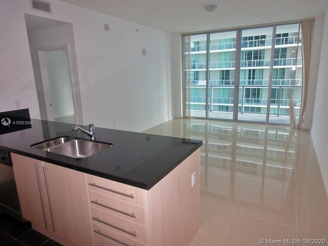 Building Photo - 1111 SW 1 AV 1715-N Miami Fl 33130