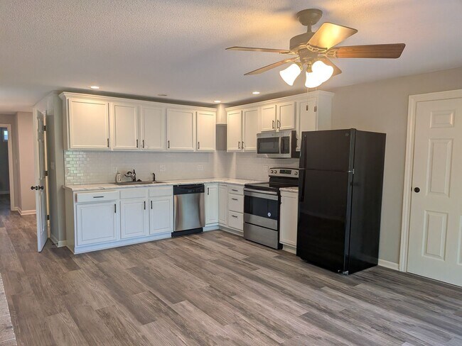 Building Photo - 7802 Rollingwood W Dr