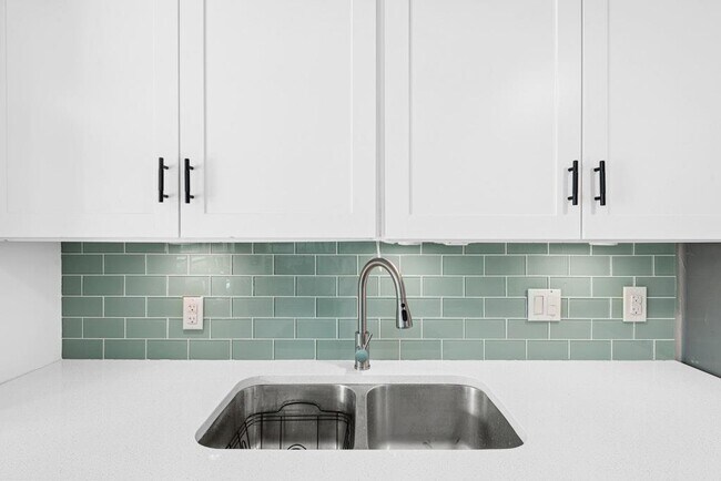 Building Photo - 5601 Woodrow Ave