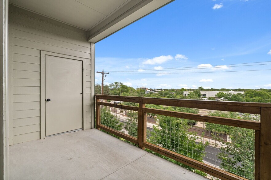 Building Photo - 4704 Sunset Trl