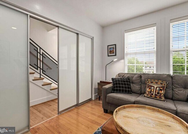 Building Photo - 11th STREET NW 2-2