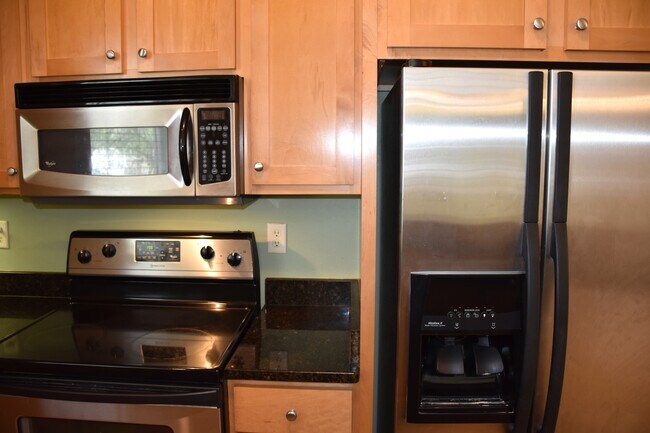 Building Photo - 13360 Fond du Lac Ave