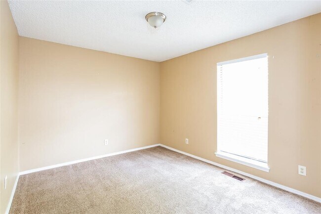 Building Photo - 8412 Breezewood Dr
