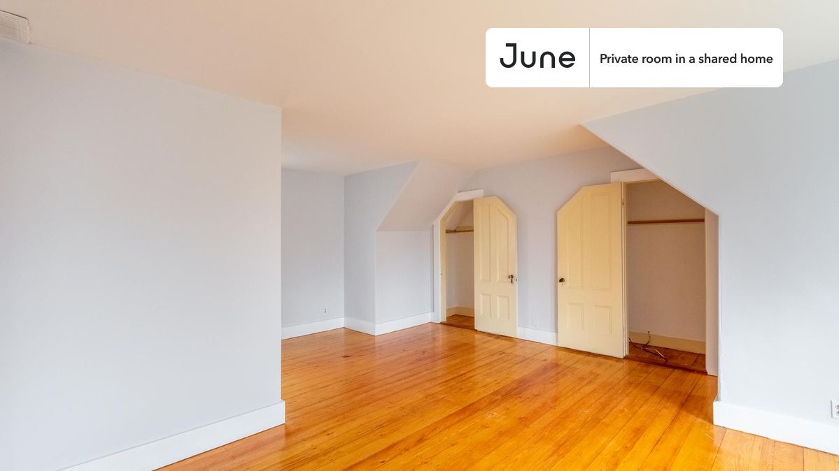 Building Photo - Room in Shared 5 bed/2.5 bath home in Newton Corner