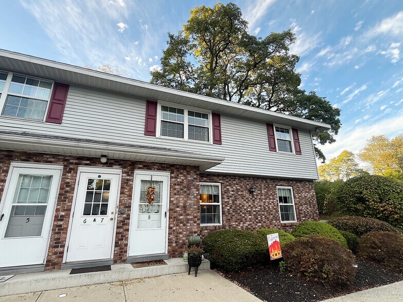 Building Photo - 25A Pine Ln