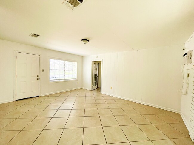 Building Photo - Spacious 4 Bedroom Home with Bonus Room in O'Neal Place