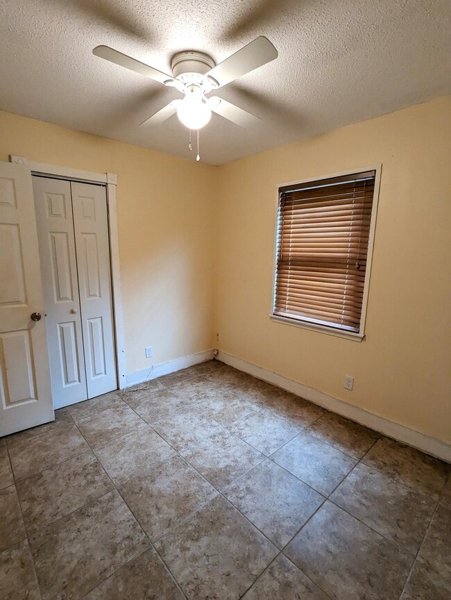 Building Photo - 1010 Pinetree Rd