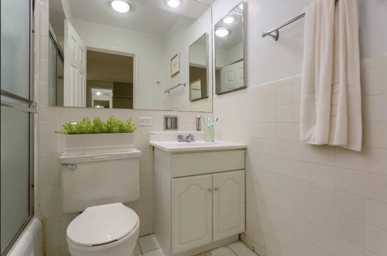 Building Photo - 6725 N Sheridan Rd