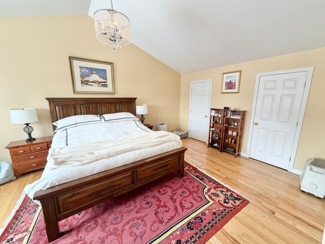 Building Photo - 4 Bedroom Home in South Burlington VT Available 4/1!