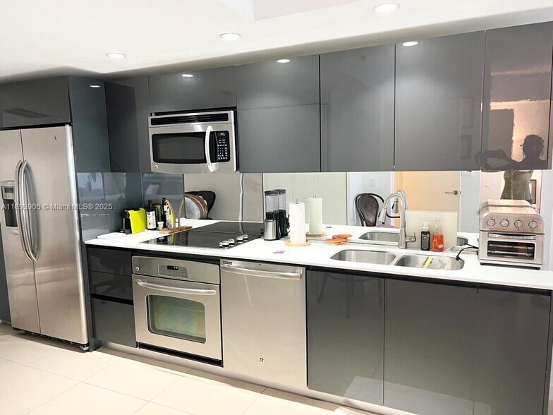 Primary Photo - 31 SE 6th St