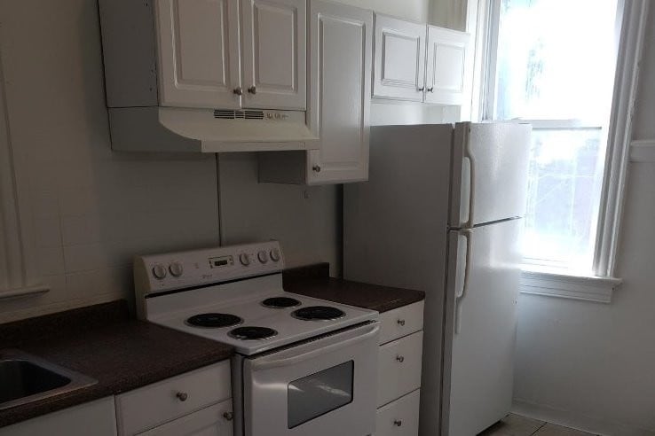 Kitchen - 4628 Enright Ave